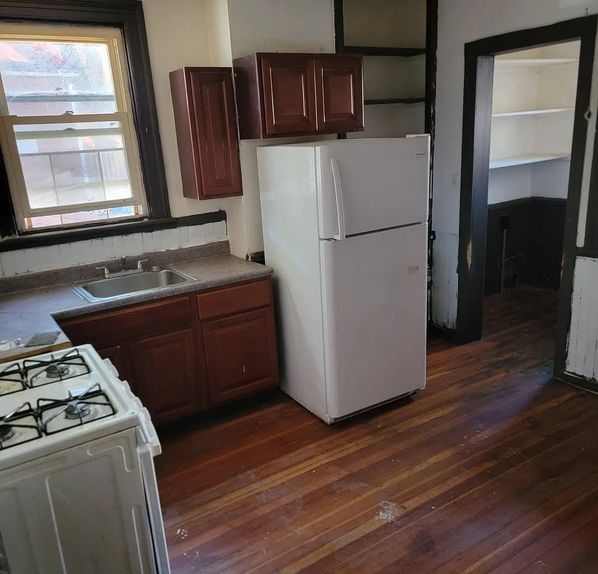 3 bed, 1300 sqft, $1,350 — Photo 1