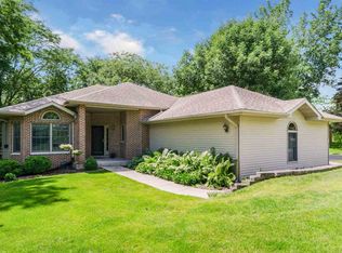 7 Oak Park Ln NE, Iowa City, IA 52240