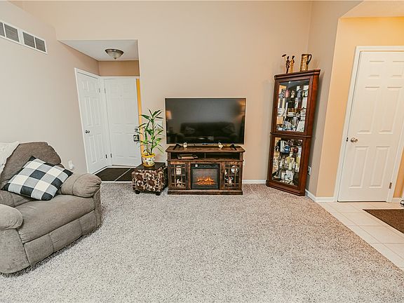 5th image of 84 Amberwood Pl