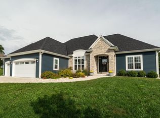 758 Prairie Hill Ave, Mukwonago, WI 53149