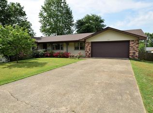 121 Southgate Dr, Harrison, AR 72601