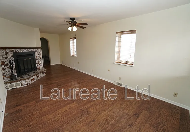 1240 Jefferson Ave — Photo 5