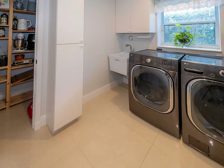 10849 Bal Harbor Dr — Photo 35