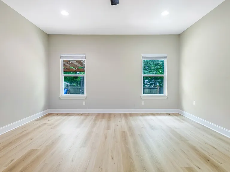 557 Valparaiso Pkwy — Photo 13