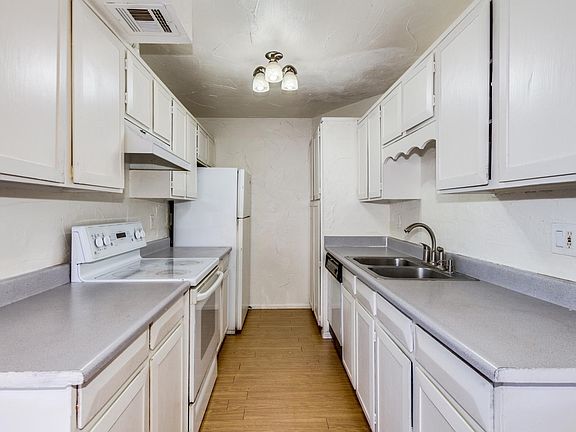 3rd image of 5941 W Townley Ave