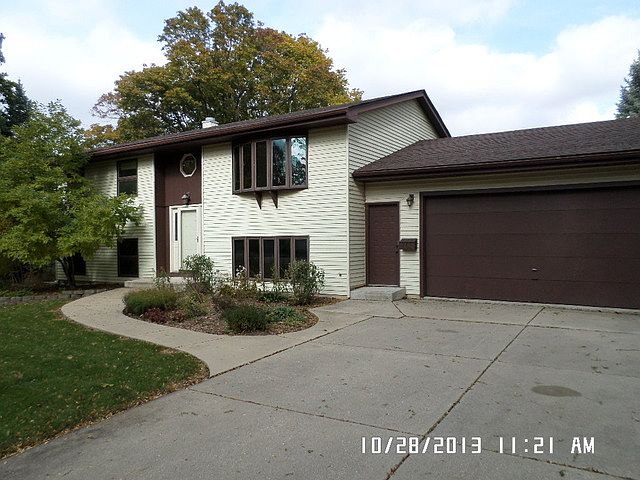 1st image of 704 E Kenilworth Ave