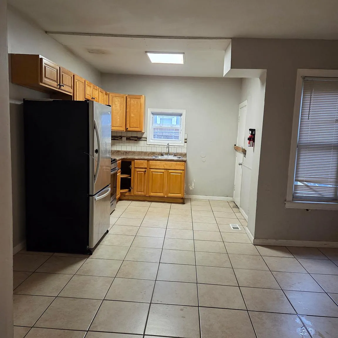 3 bed, 952 sqft, $1,225 — Photo 2