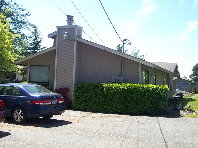 2531 Superior St — Photo 2