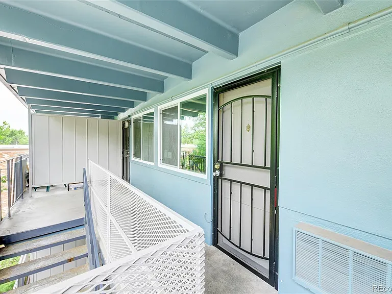 2401 S Gaylord St #305 — Photo 9