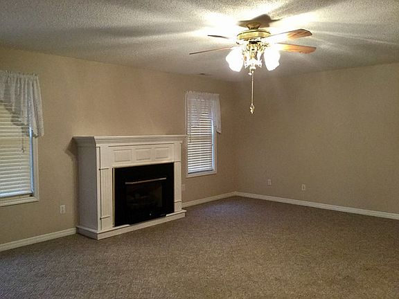 3rd image of 101 Oakview Dr