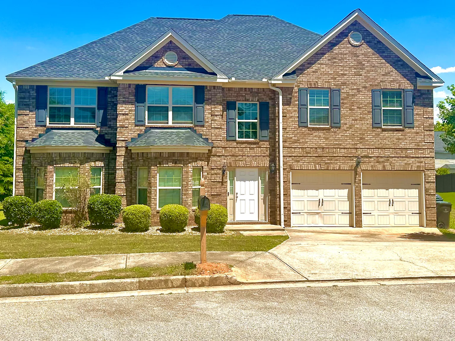 5 bed, 3.5 bath, 3980 sqft, $3,150 — Photo 1
