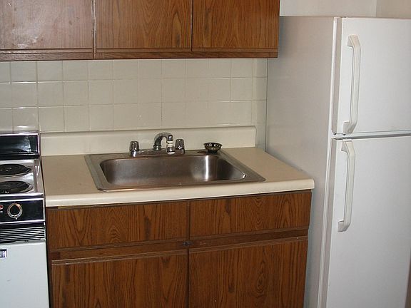 4th image of 525 Beacon St APT 5