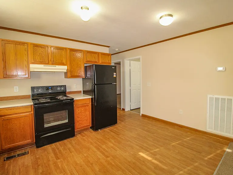 130 Meadows Ln — Photo 10