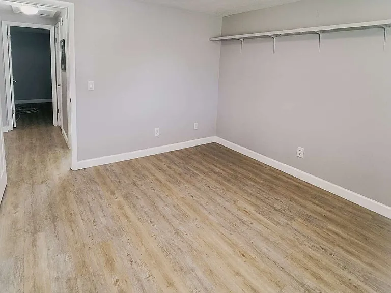 1029 Bradley Cir — Photo 7