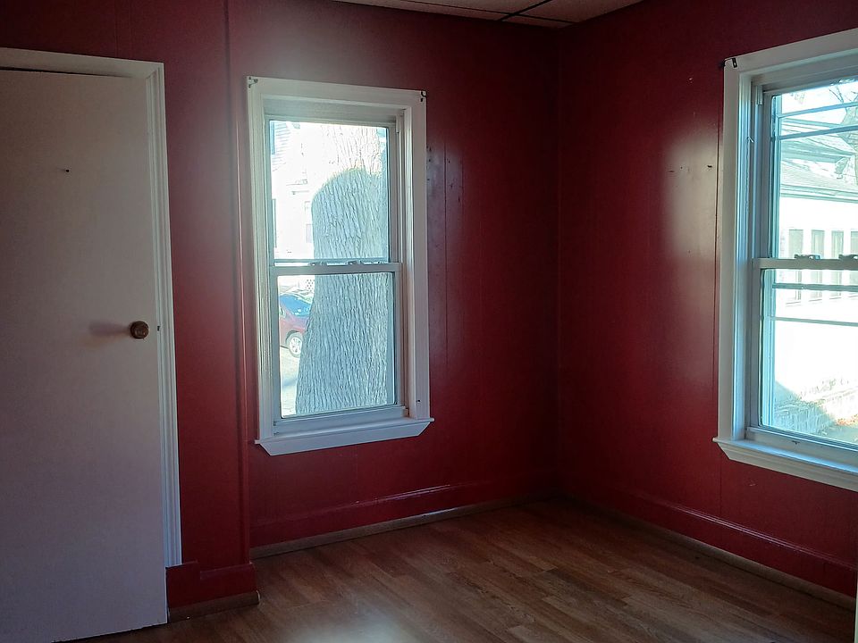 Small Bedroom #2