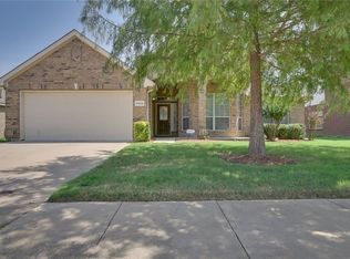 5832 Midnight Ln, Grand Prairie, TX 75052