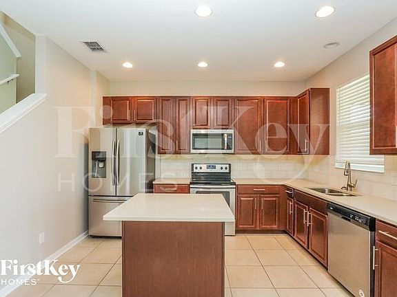 4th image of 2841 Eagle Lake Blvd