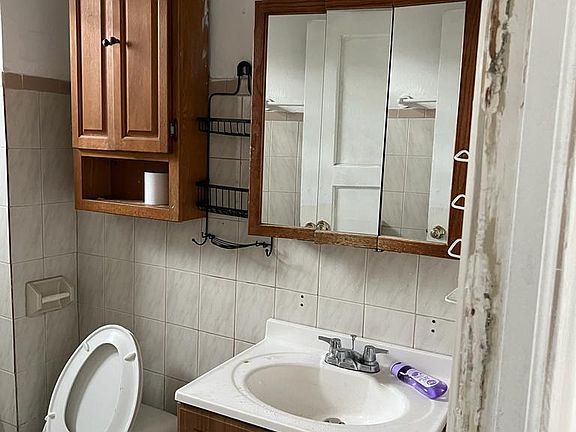 3rd image of 5715 Bergenline Ave #1A