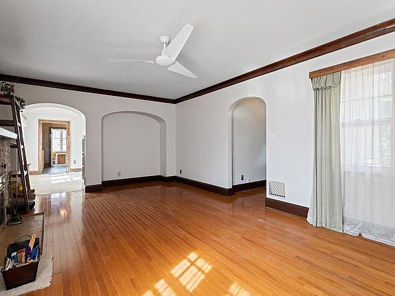 3rd image of 3404 Charles St