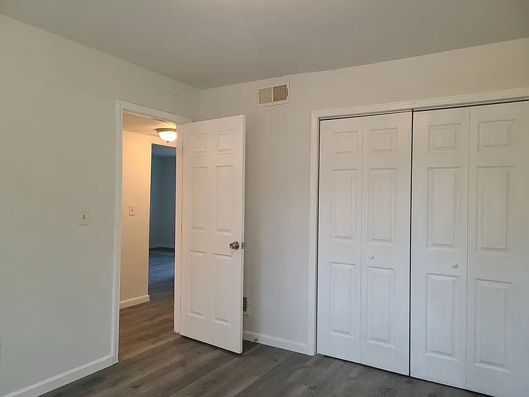 521 Gresham Park Dr #B — Photo 8