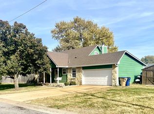520 Chenelle St, Douglass, KS 67039