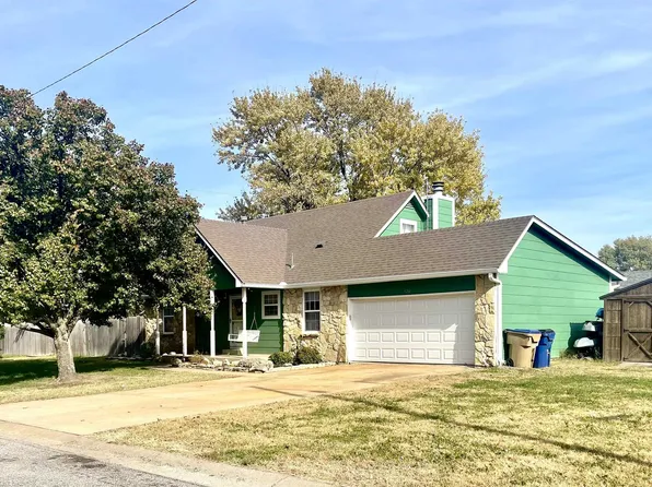 520 Chenelle St, Douglass, KS 67039