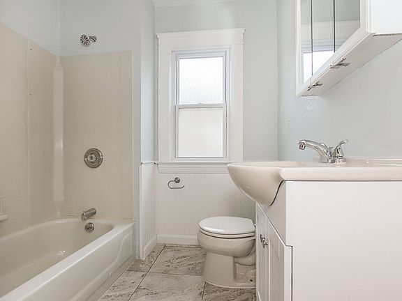 5th image of 2070 W 91st St