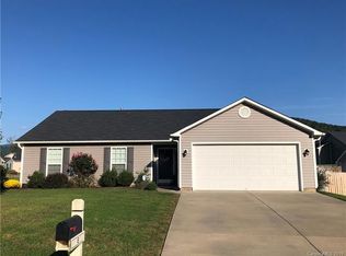 6 Woodthorn Rd, Weaverville, NC 28787