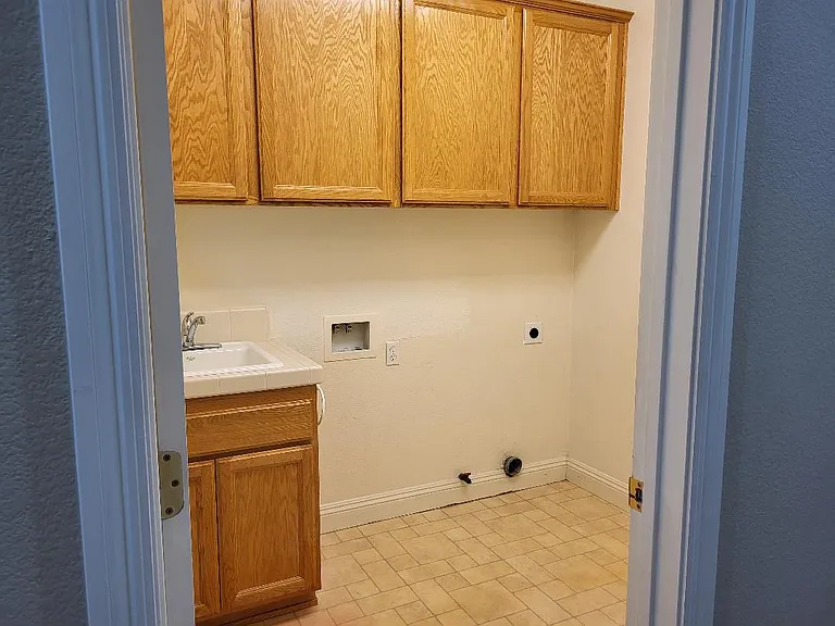 1828 Heather Garden Ln — Photo 24