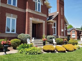 2078 Perran Dr, Mississauga, ON L5K 2R5