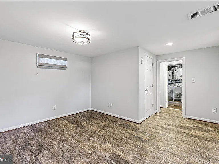 8109 Bainbridge Rd — Photo 19
