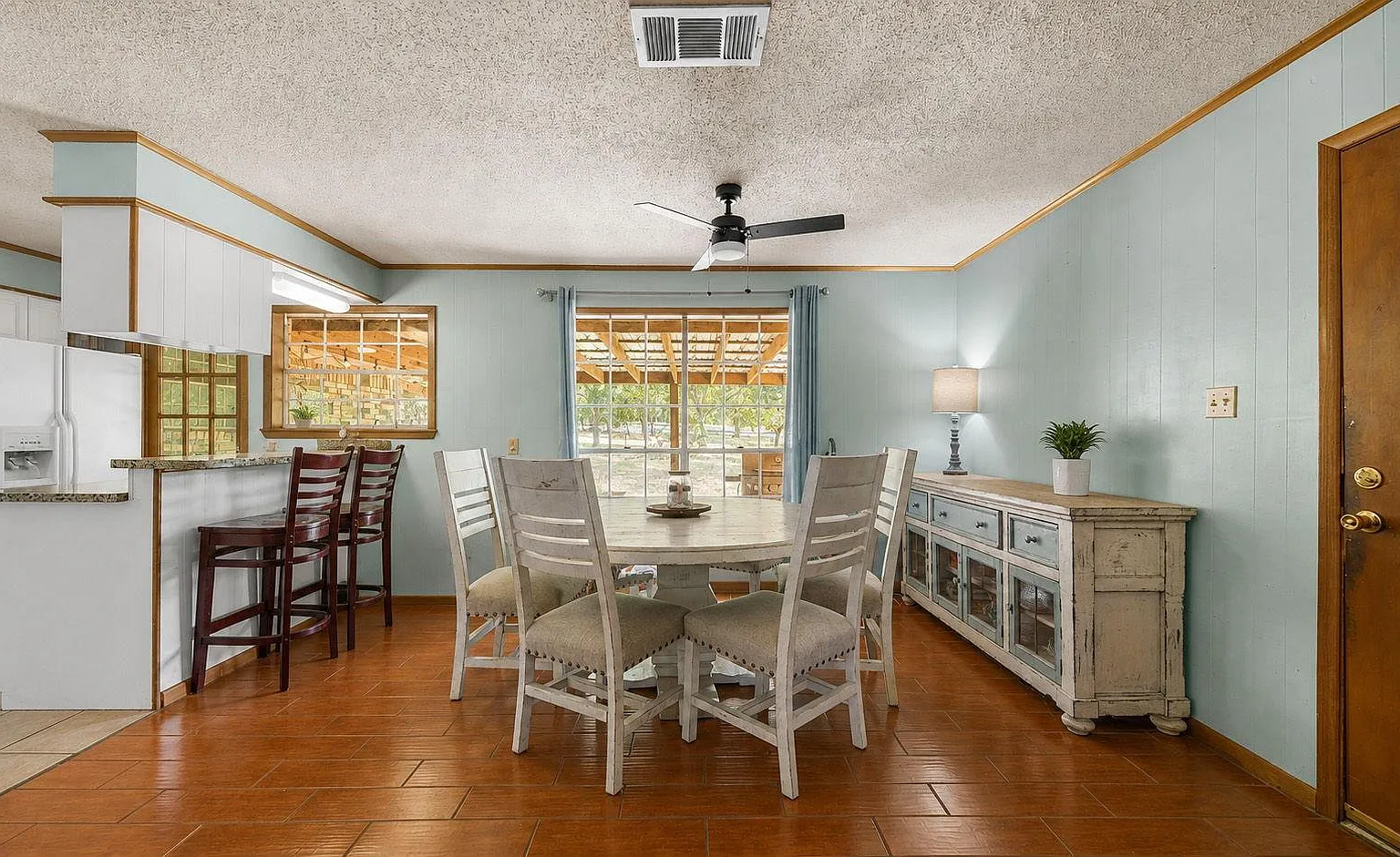3 bed, 2.0 bath, 1248 sqft, $1,800 — Photo 4
