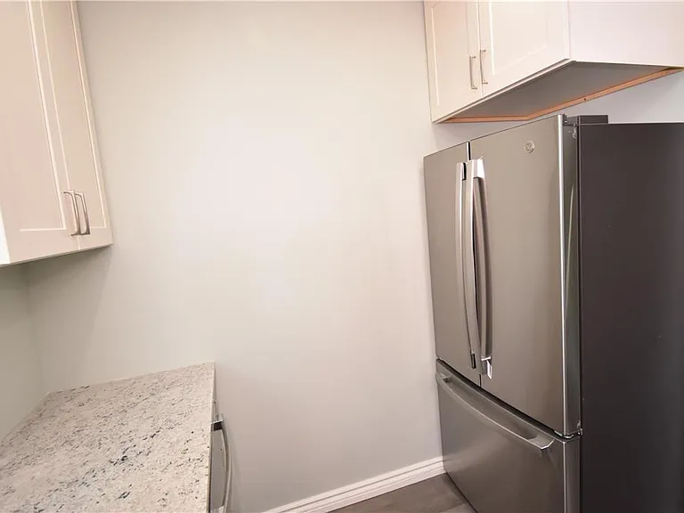 219 W Burke St #2 — Photo 6