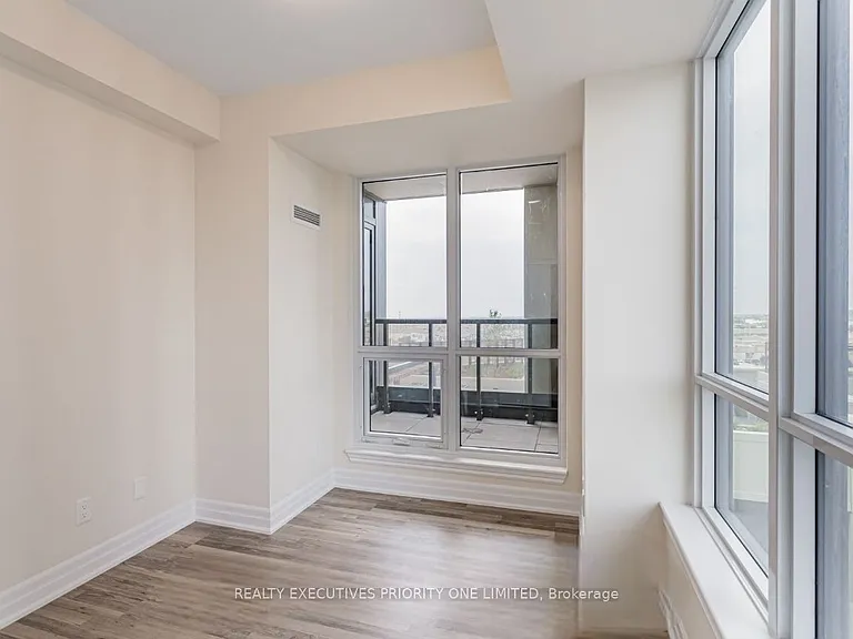 9075 Jane St #809 — Photo 6
