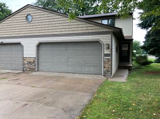 1933 N Whitney Dr, Appleton, WI 54914