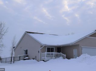 430 E Cheyenne St, Roberts, WI 54023