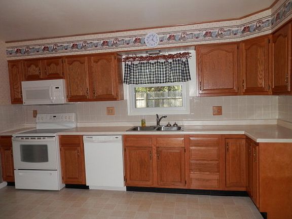 2nd image of 703 W Woodlawn Ave