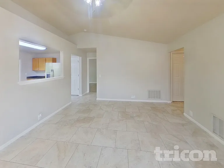 8405 Sunbow Ct — Photo 2
