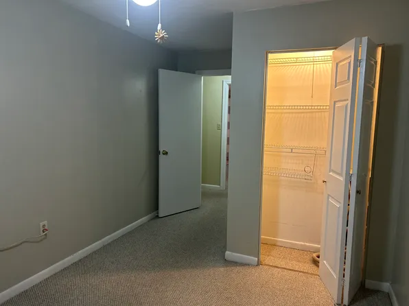 68 Fernview Ave APT 5, North Andover, MA 01845