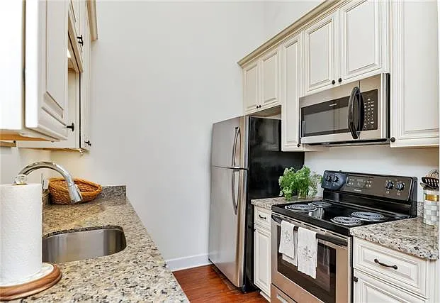 3601 Camp St #302 — Photo 10