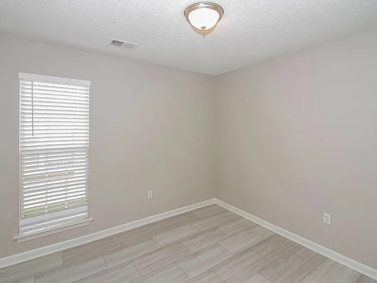 824 W East Ross Pkwy — Photo 12