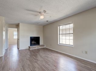 209 W Trinity St #D, Forney, TX 75126