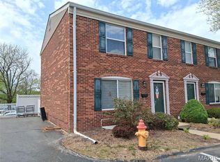 1025 Lacouer Dr, Saint Louis, MO 63122