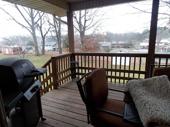 3rd image of 327 Meadowcrest Dr