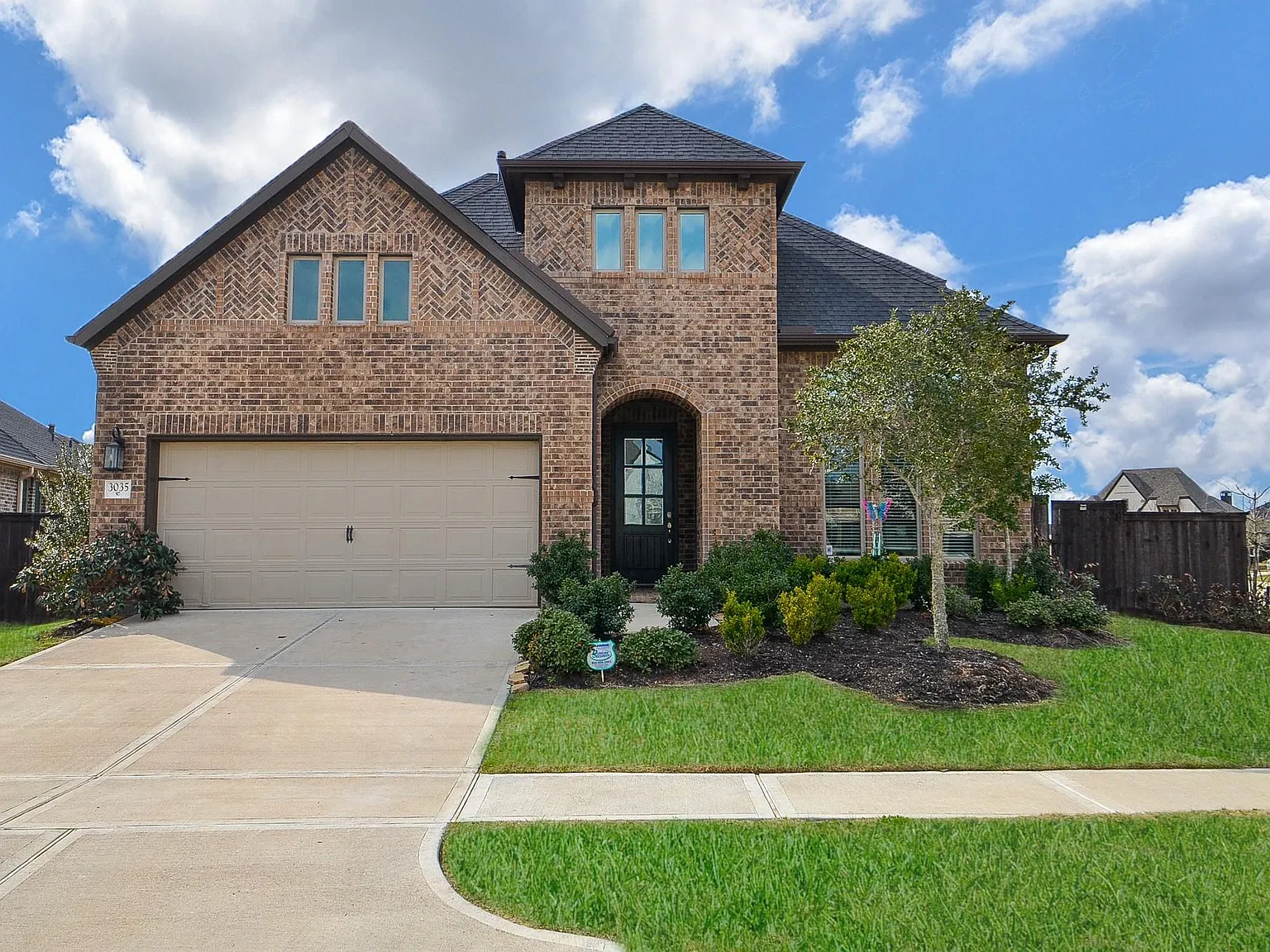 5 bed, 3.0 bath, 3193 sqft, $3,500 — Photo 2