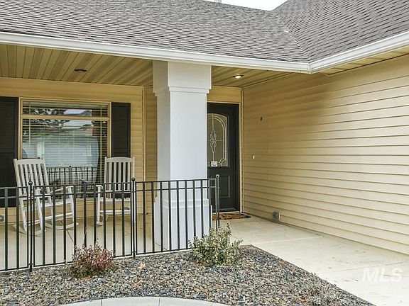4th image of 1003 N Pioneer Way
