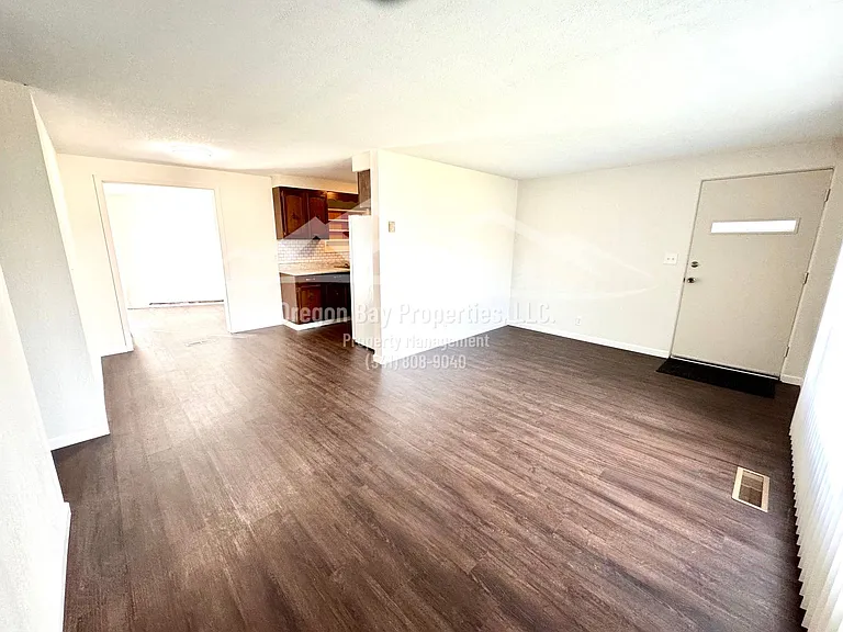 270 S Morrison St — Photo 3