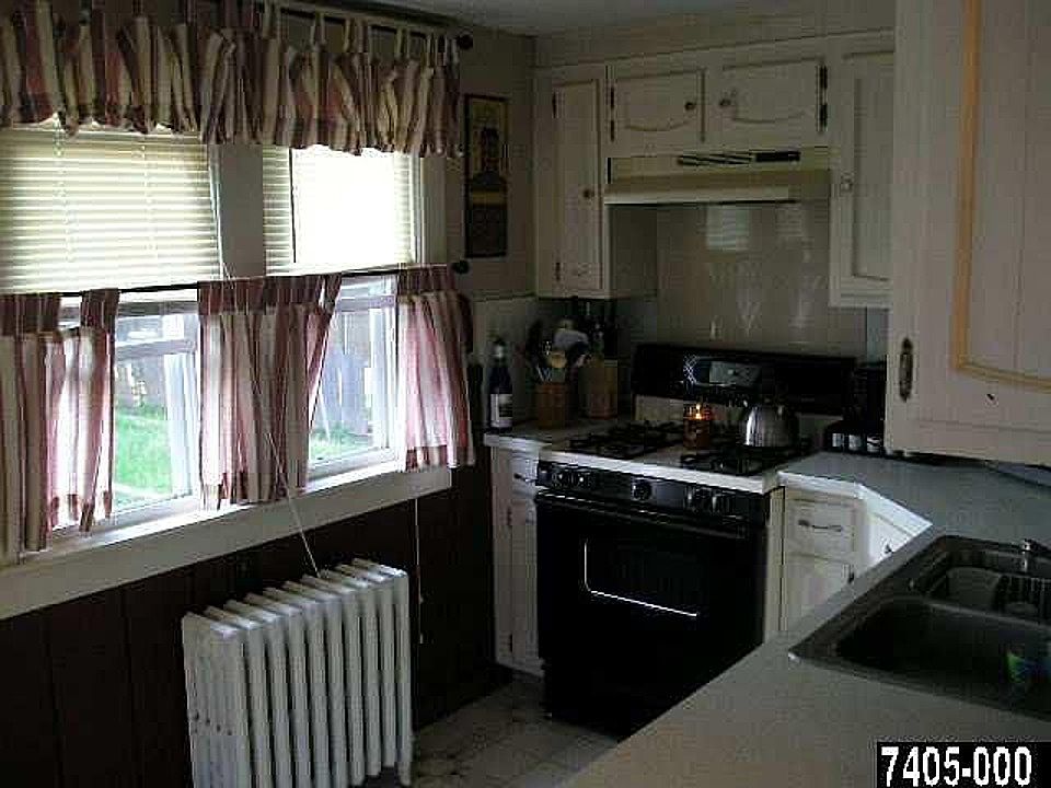 2nd image of 554 Courtland St
