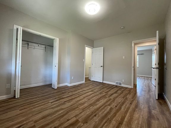4th image of 384 1/2 Bowery Way