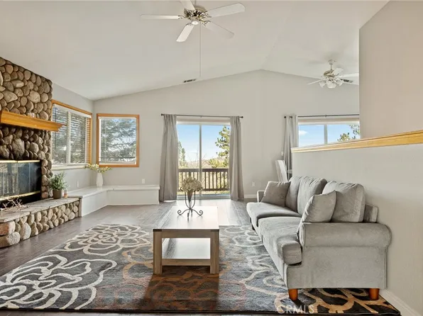 30906 Live Oak Dr, Running Springs, CA 92382